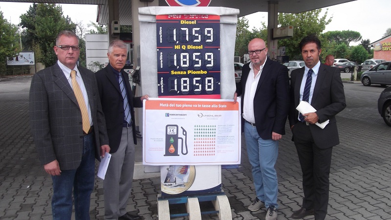 Caro benzina: Federcontribuenti e Unionliberi lanciano proposte per abbassare il prezzo