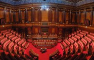 Una legge all'anno. Li paghiamo per delegare