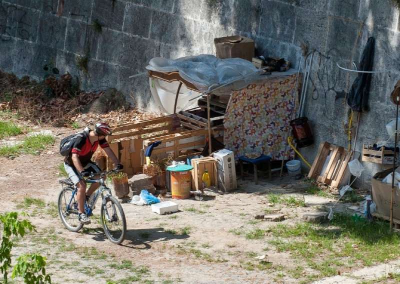 Emergenza casa. In Italia 6 mila paesi abbandonati e un mancato guadagno pari a 8 mrd di euro.  