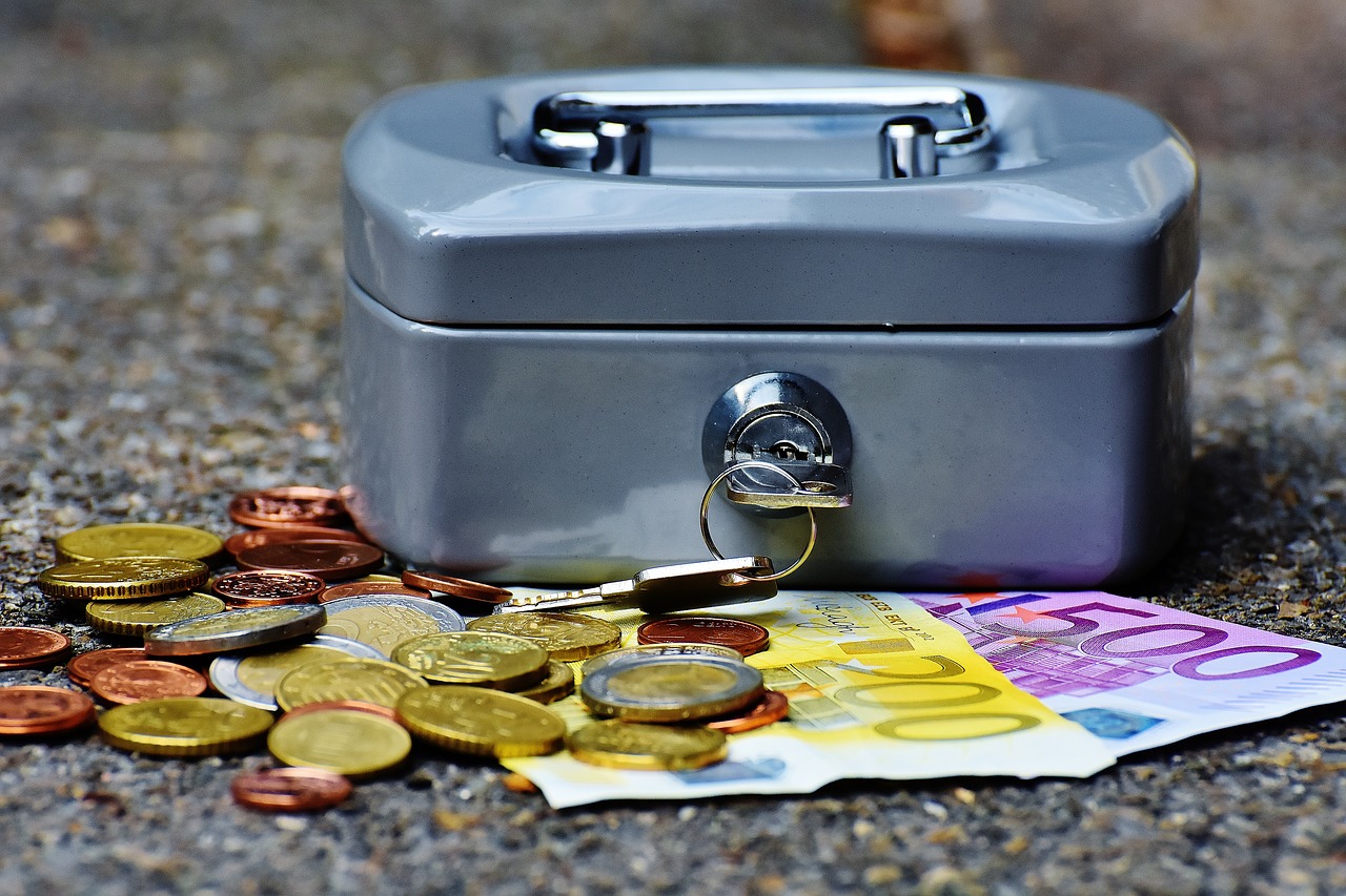 La conta dei risparmi degli italiani:  951,98 miliardi di euro di cui 4 sotto la mattonella.