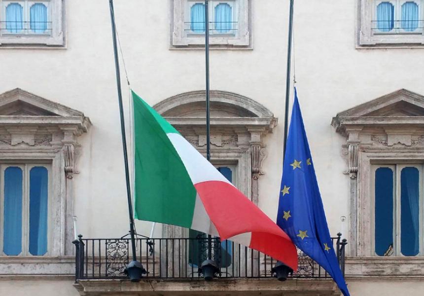 L'Italia è sola sul ring – la manovra ci ha messo KO.  Per la prima volta nella storia della UE saremo giudicati per direttissima