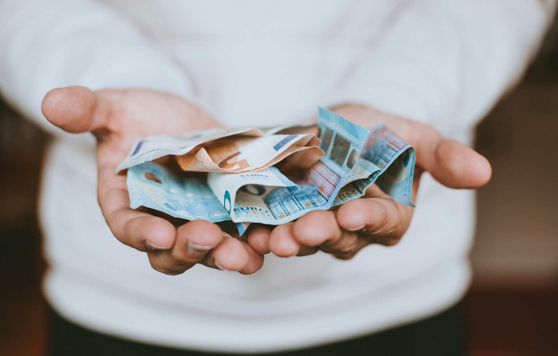 Anziani: In aumento truffe da false finanziarie e assicurazioni