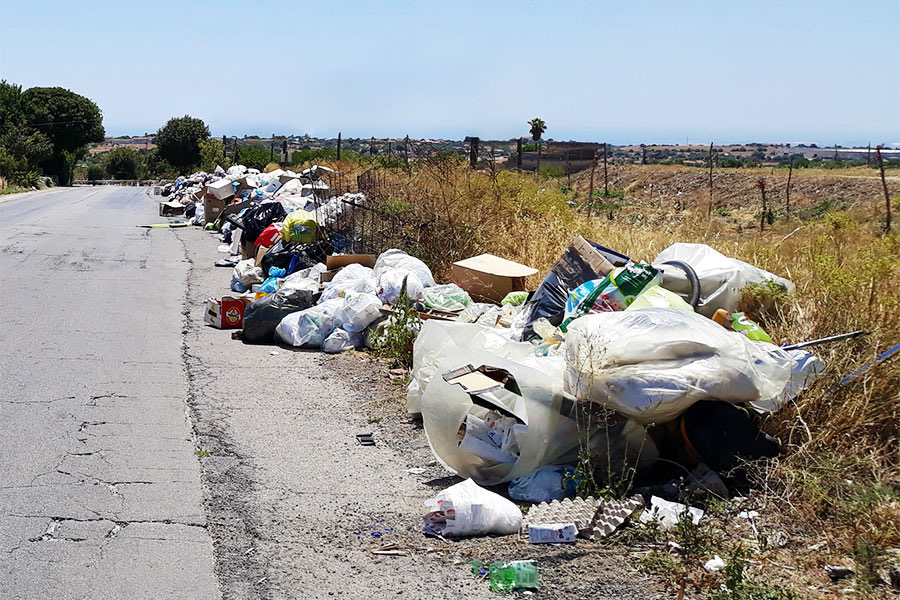 Ambiente, chi abbandona rifiuti pagherà caro
