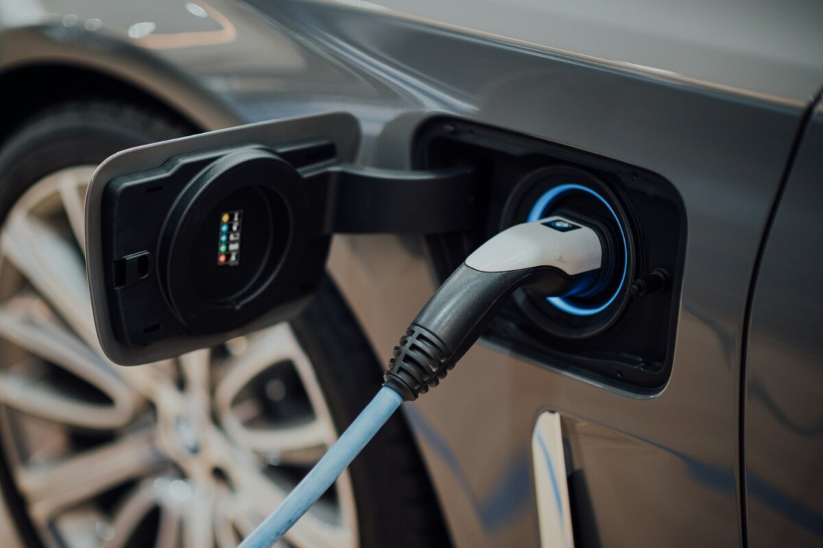 Auto, Federcontribuenti: Investire in officine meccaniche con personale riqualificato per elettrico